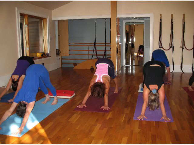 Photo of 2007 Yoga Retreat Slideshow, people posing.